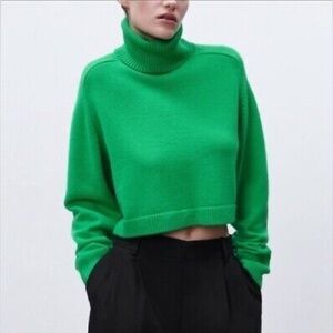 ZARA CROPPED TURTLENECK SWEATER